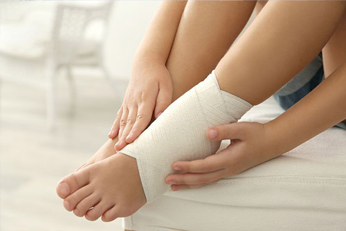 Pacientes con esguinces recurrentes de tobillo.
